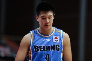 九游游戏-上强度了！首节两队合计18次犯规 北京10次&amp;广厦8次